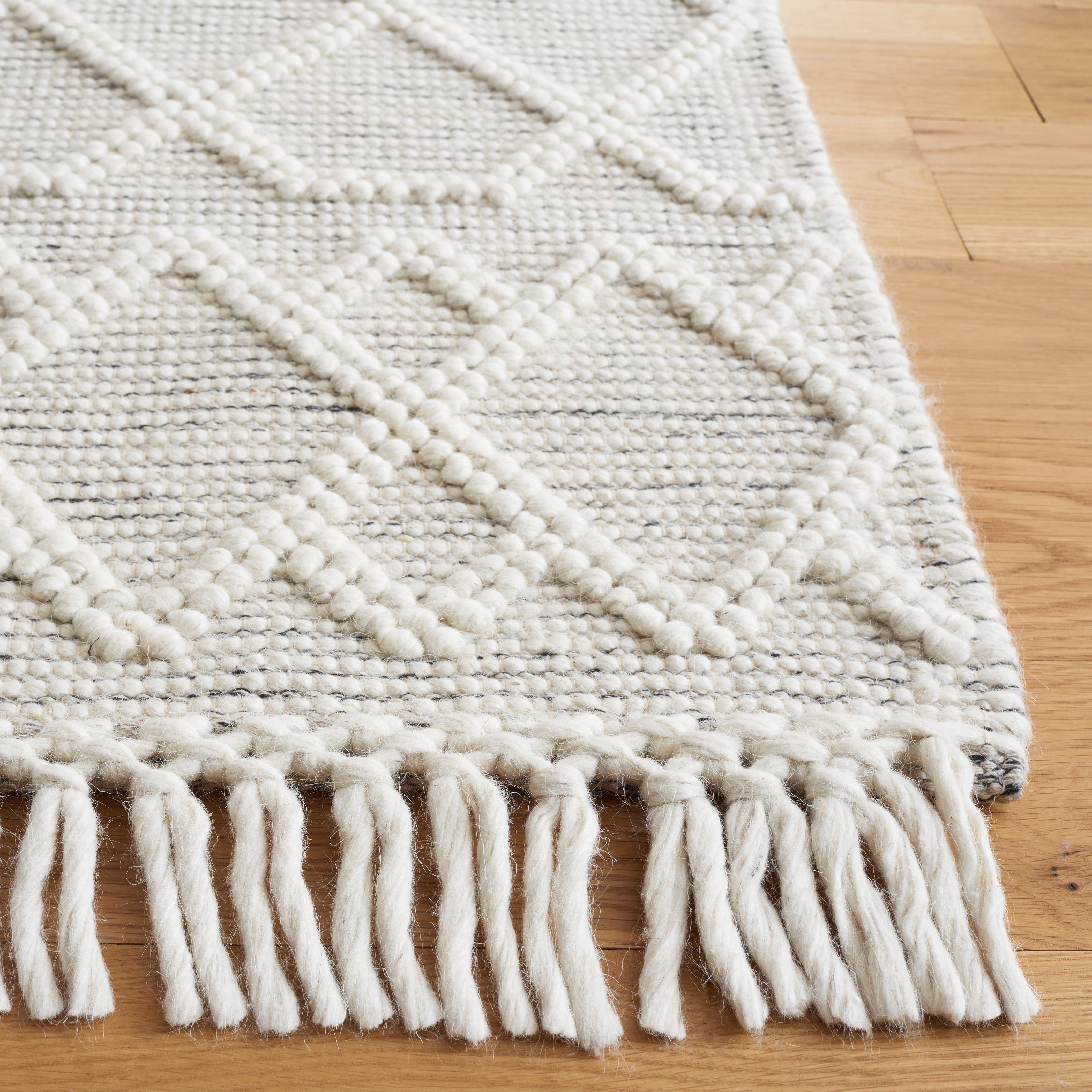 Safavieh Vermont 255 Rug, VRM255 - Black / Ivory
