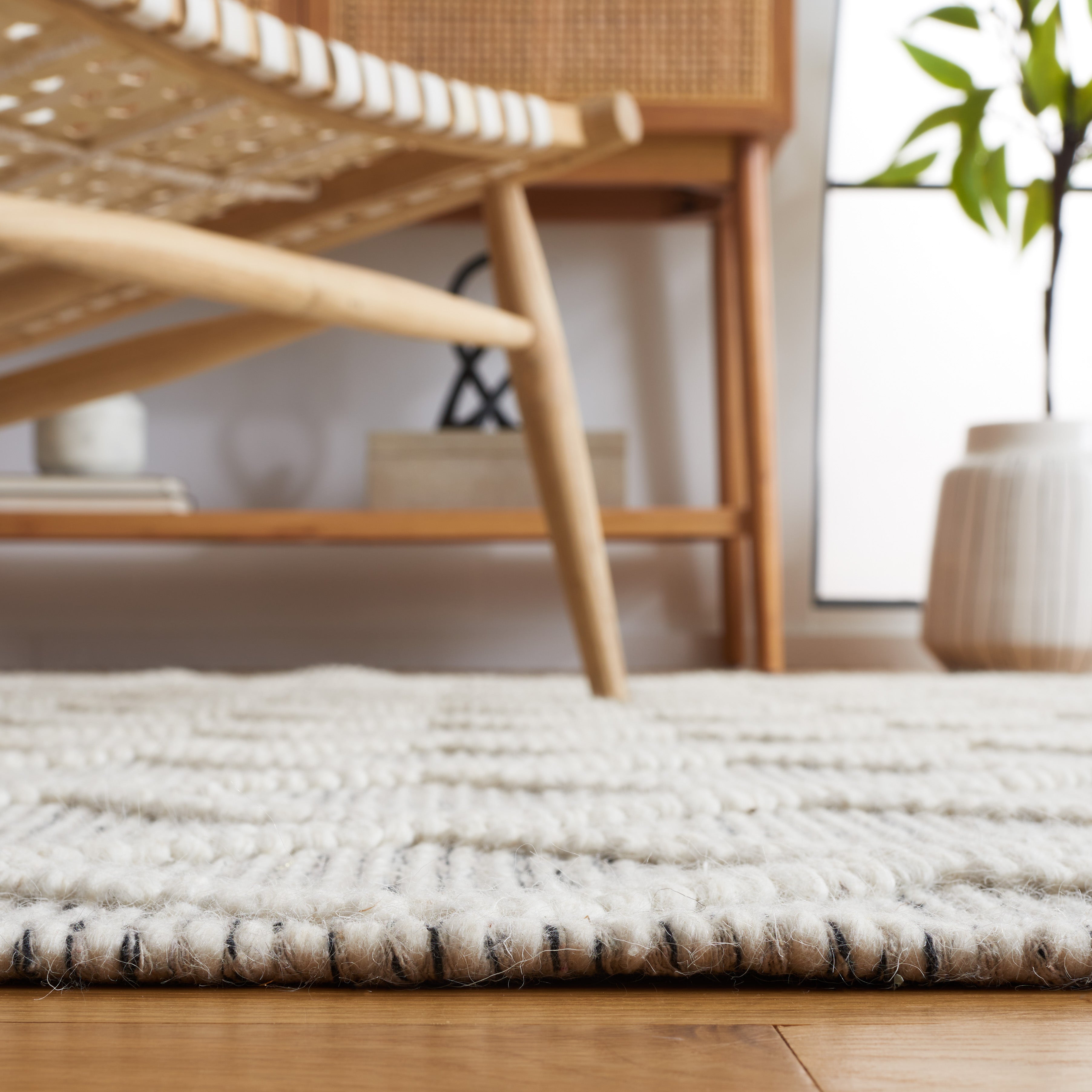 Safavieh Vermont 255 Rug, VRM255 - Black / Ivory