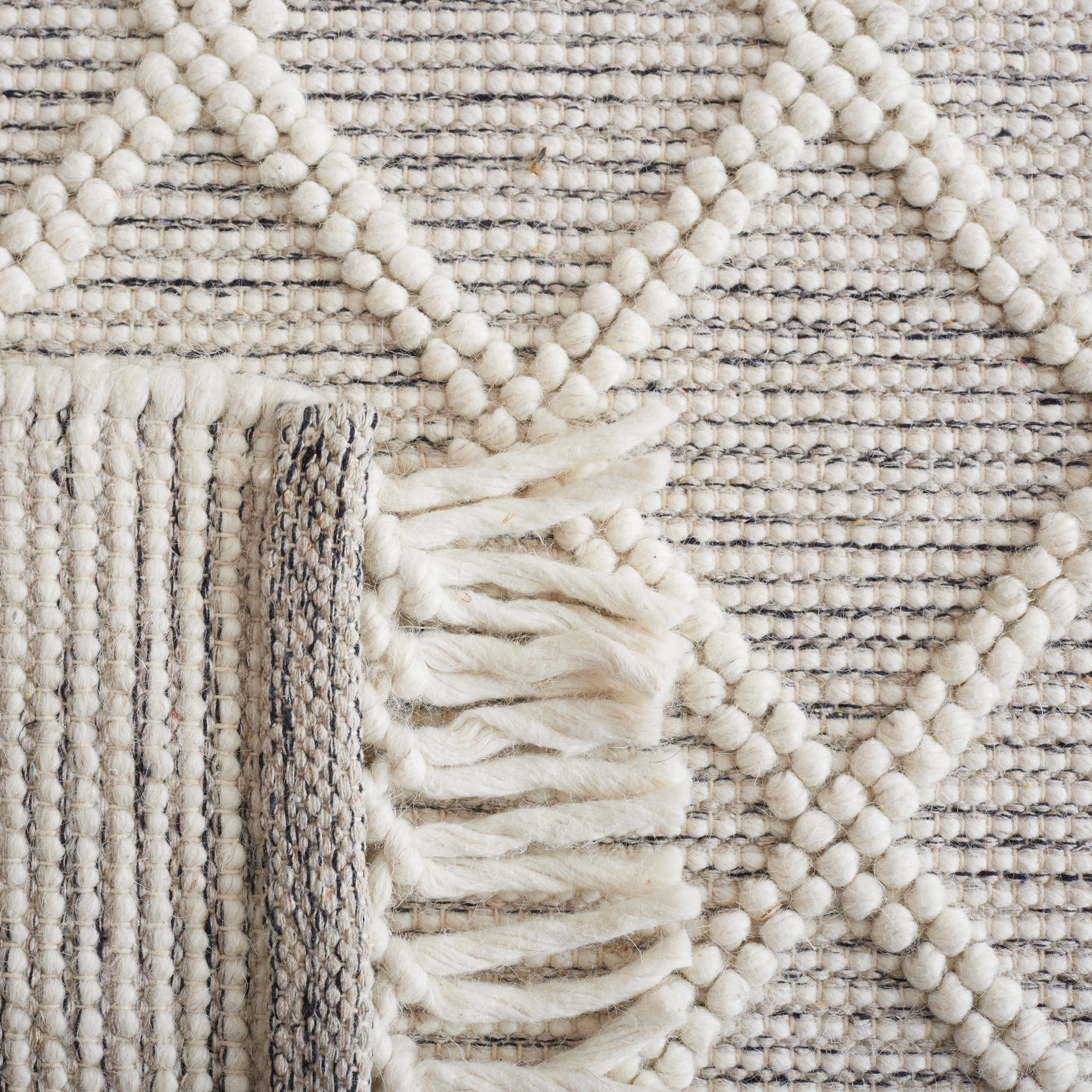 Safavieh Vermont 255 Rug, VRM255 - Black / Ivory
