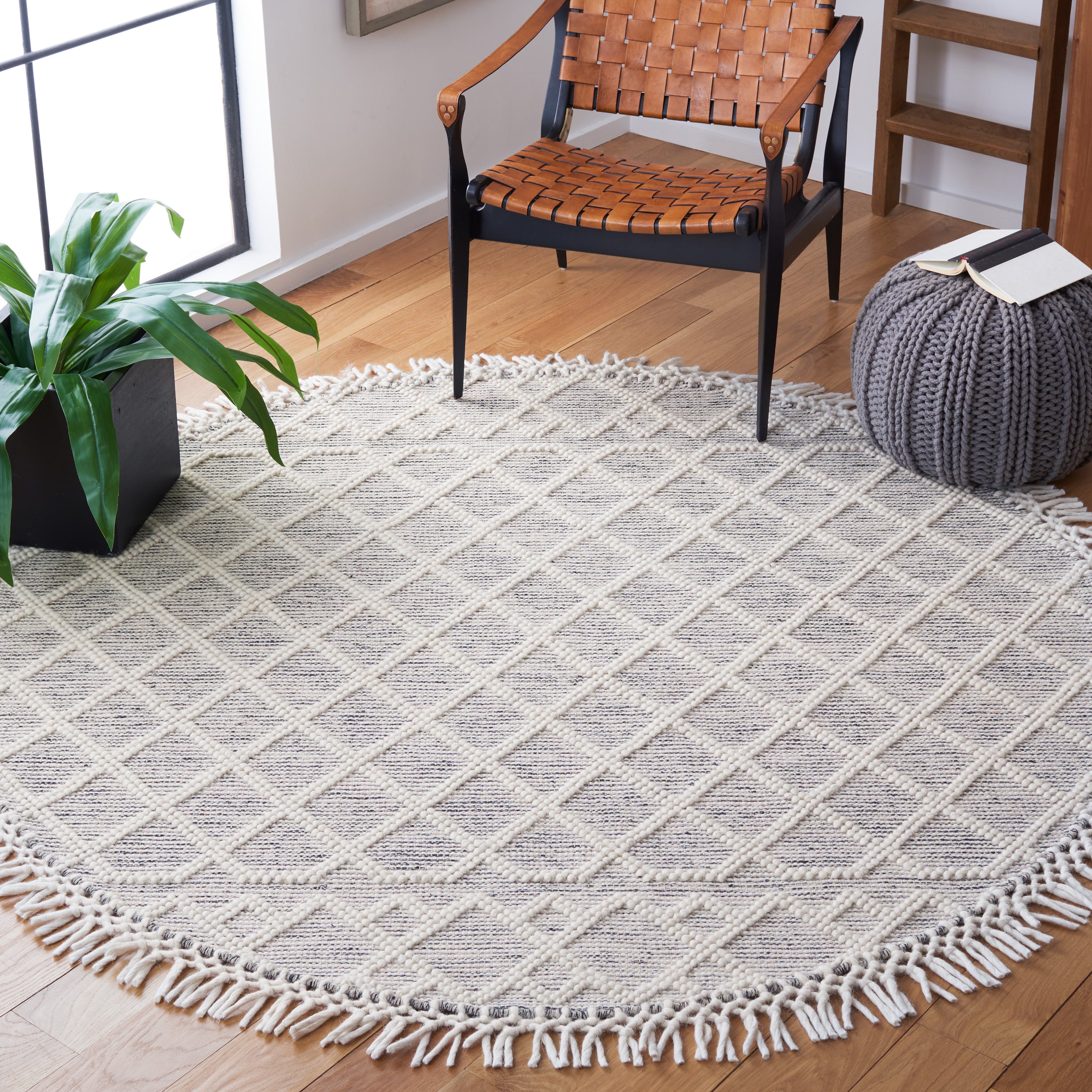 Safavieh Vermont 255 Rug, VRM255 - Black / Ivory