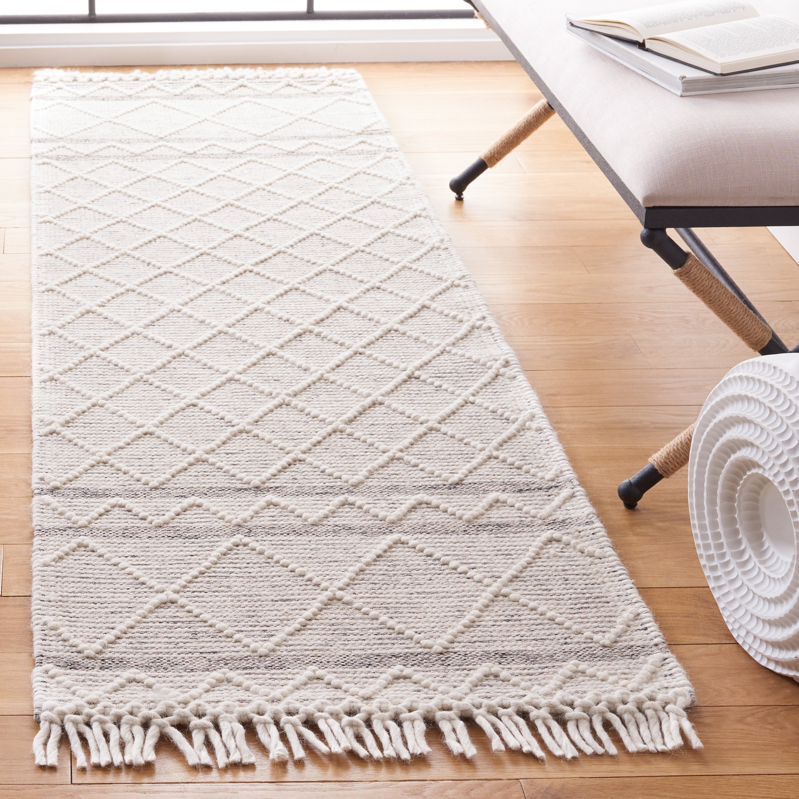 Safavieh Vermont 256 Rug, VRM256 - Grey / Ivory