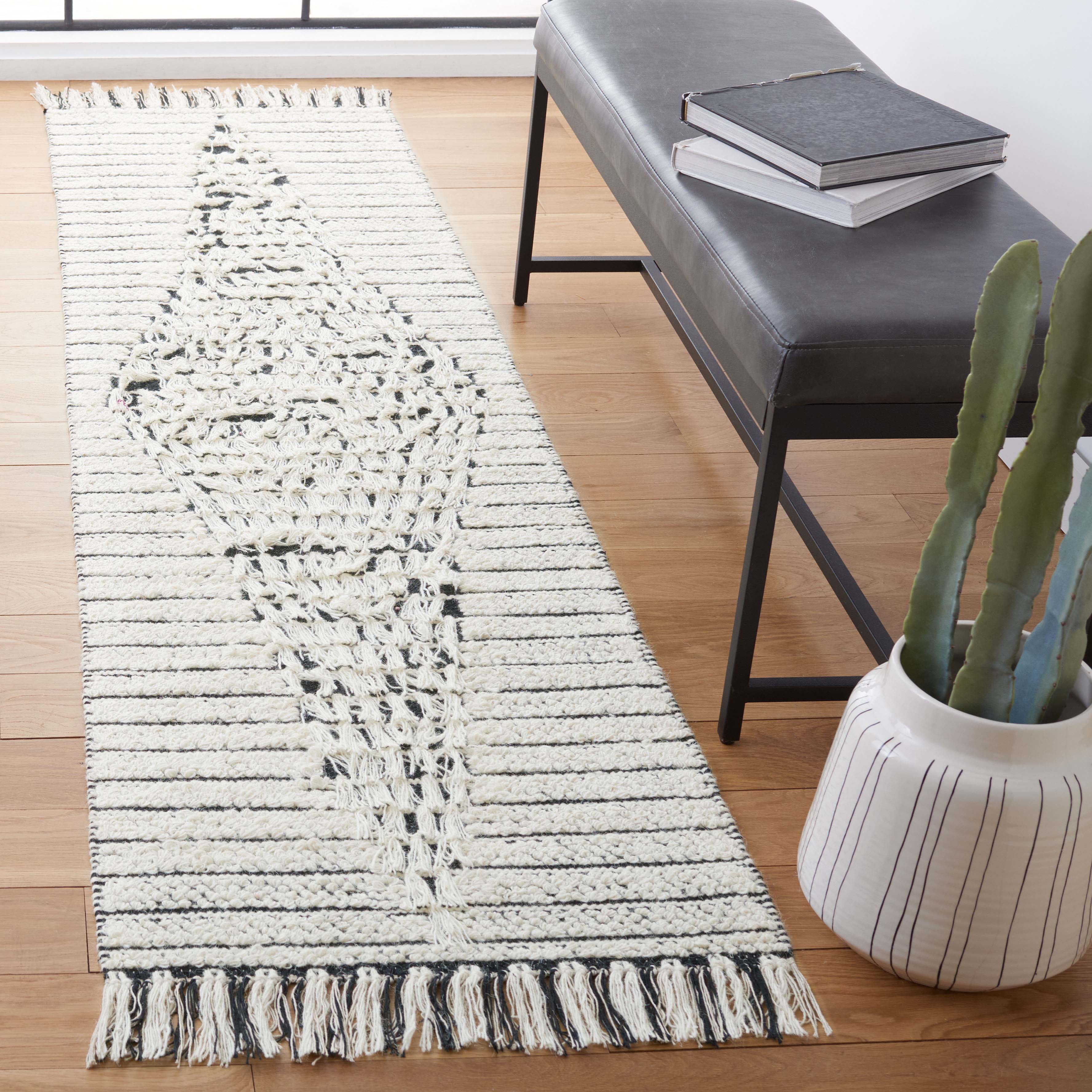 Safavieh Vermont 502 Rug, VRM502 - Ivory / Black