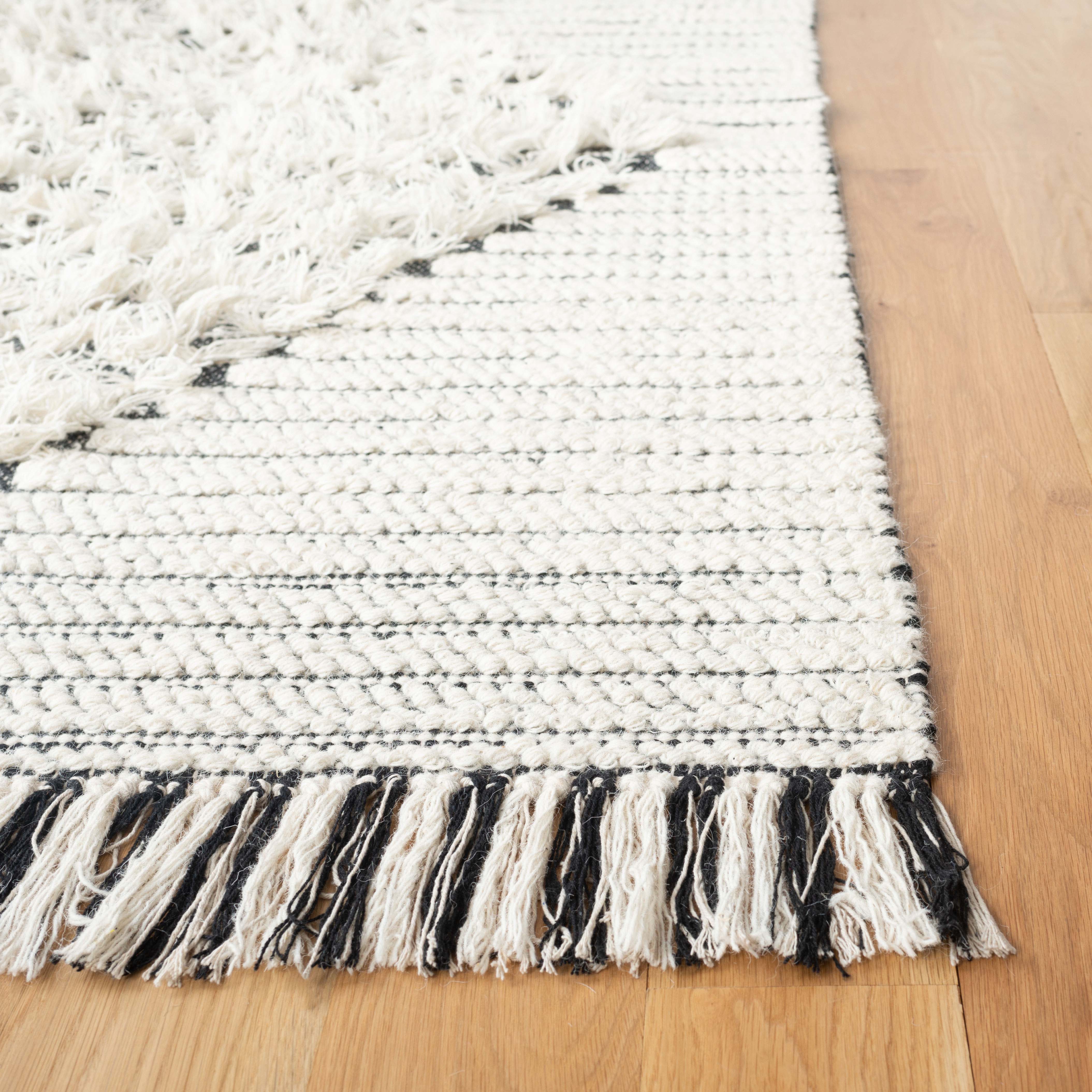 Safavieh Vermont 502 Rug, VRM502 - Ivory / Black