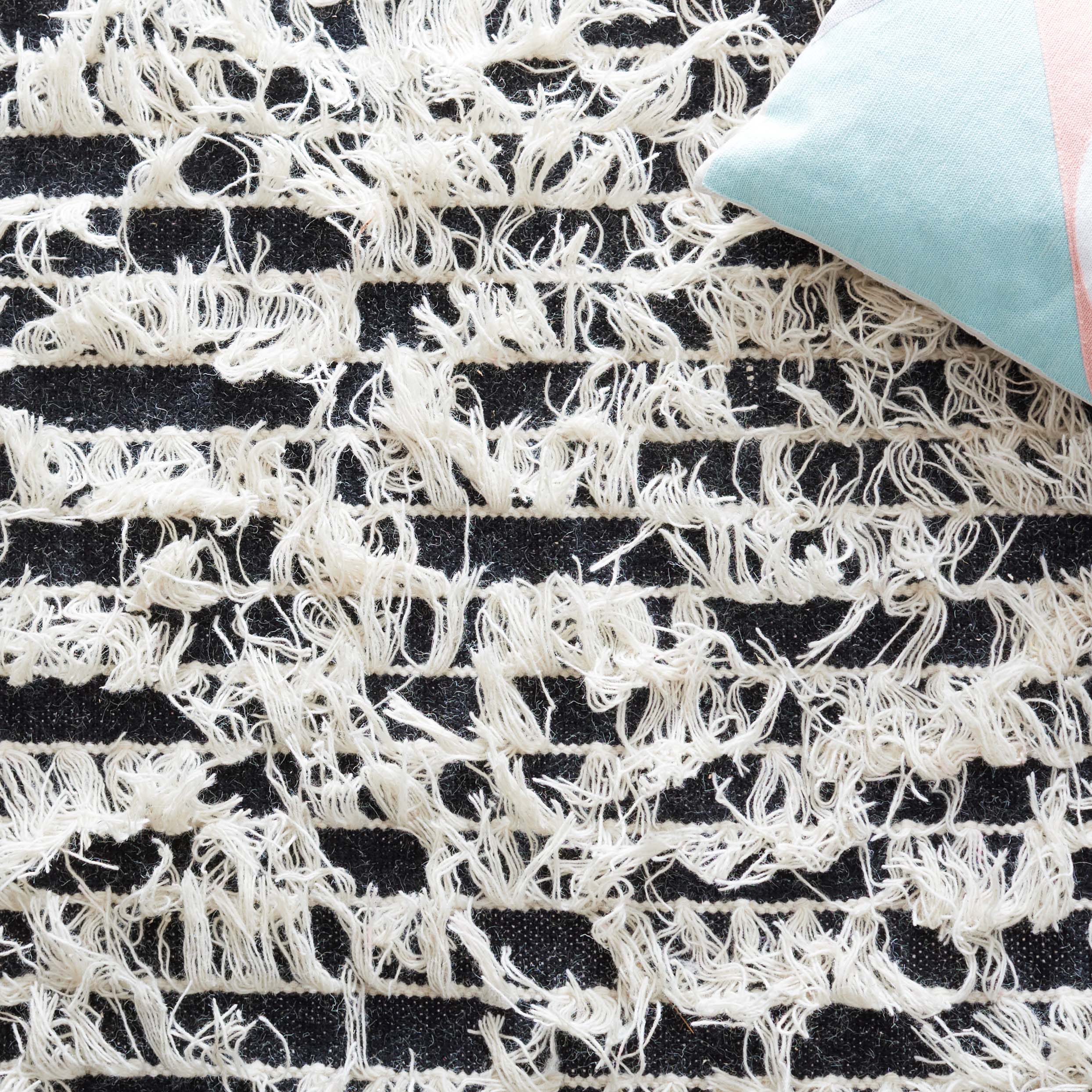 Safavieh Vermont 502 Rug, VRM502 - Ivory / Black