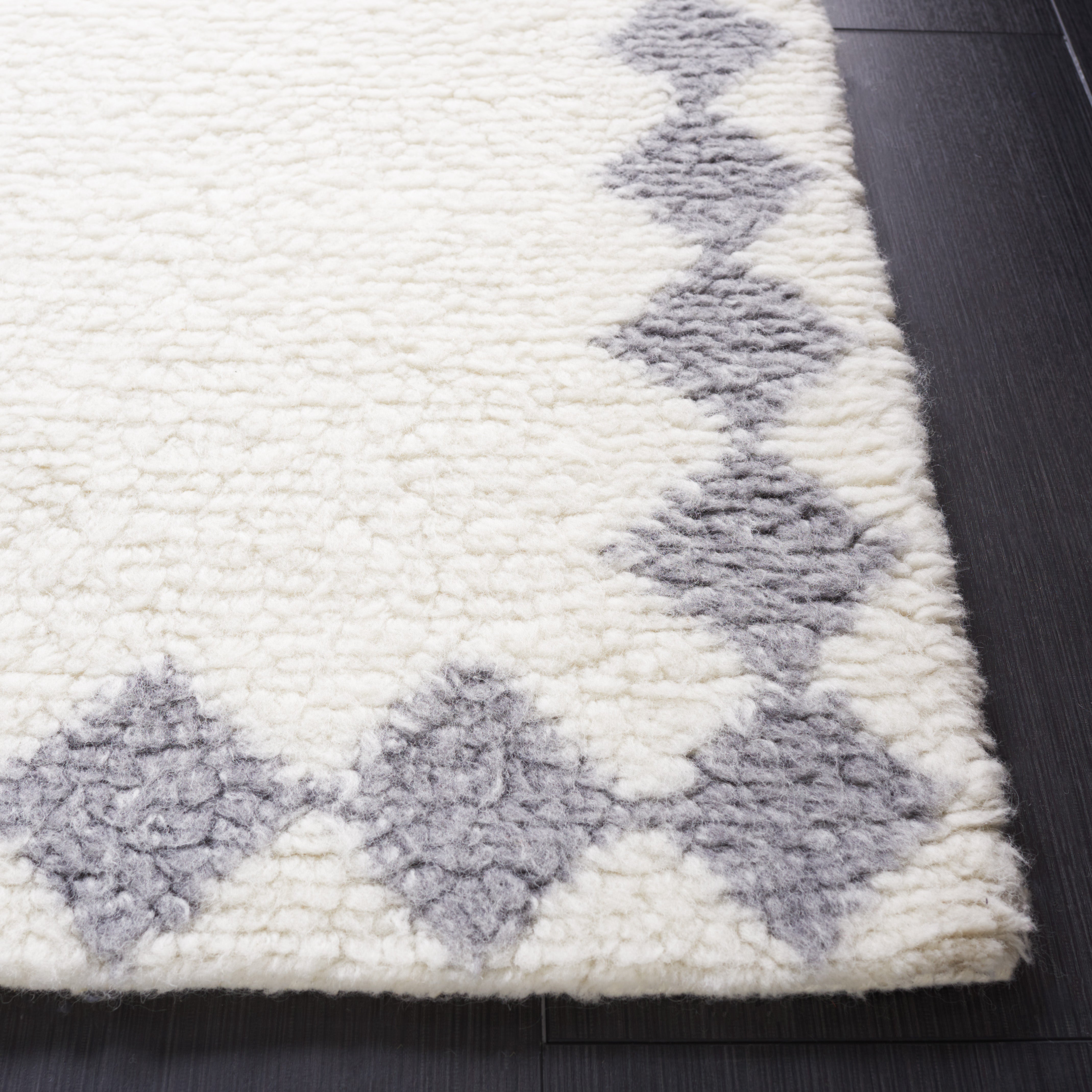 Safavieh Vermont 550 Rug, VRM550 - Ivory / Grey