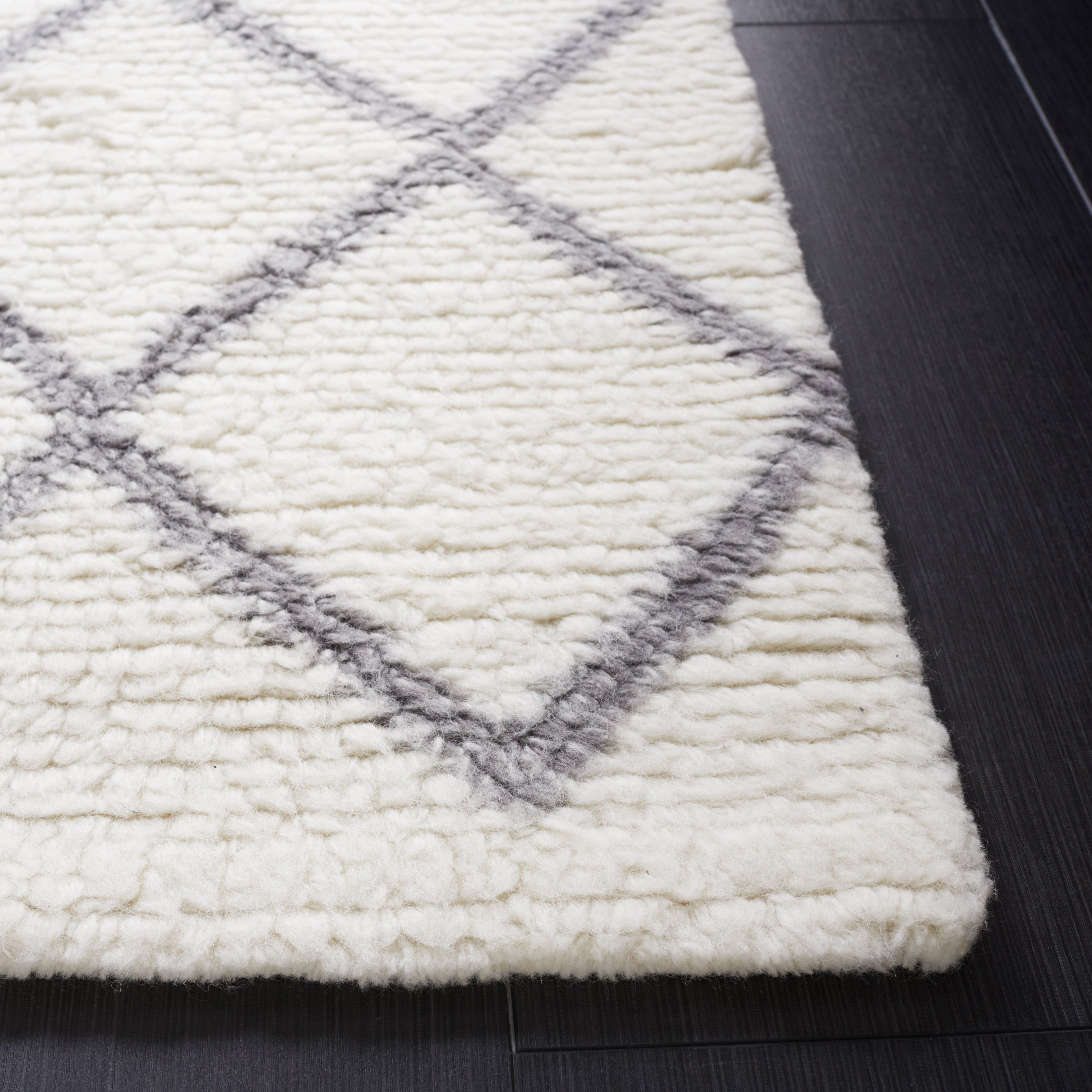Safavieh Vermont 552 Rug, VRM552 - Ivory / Grey