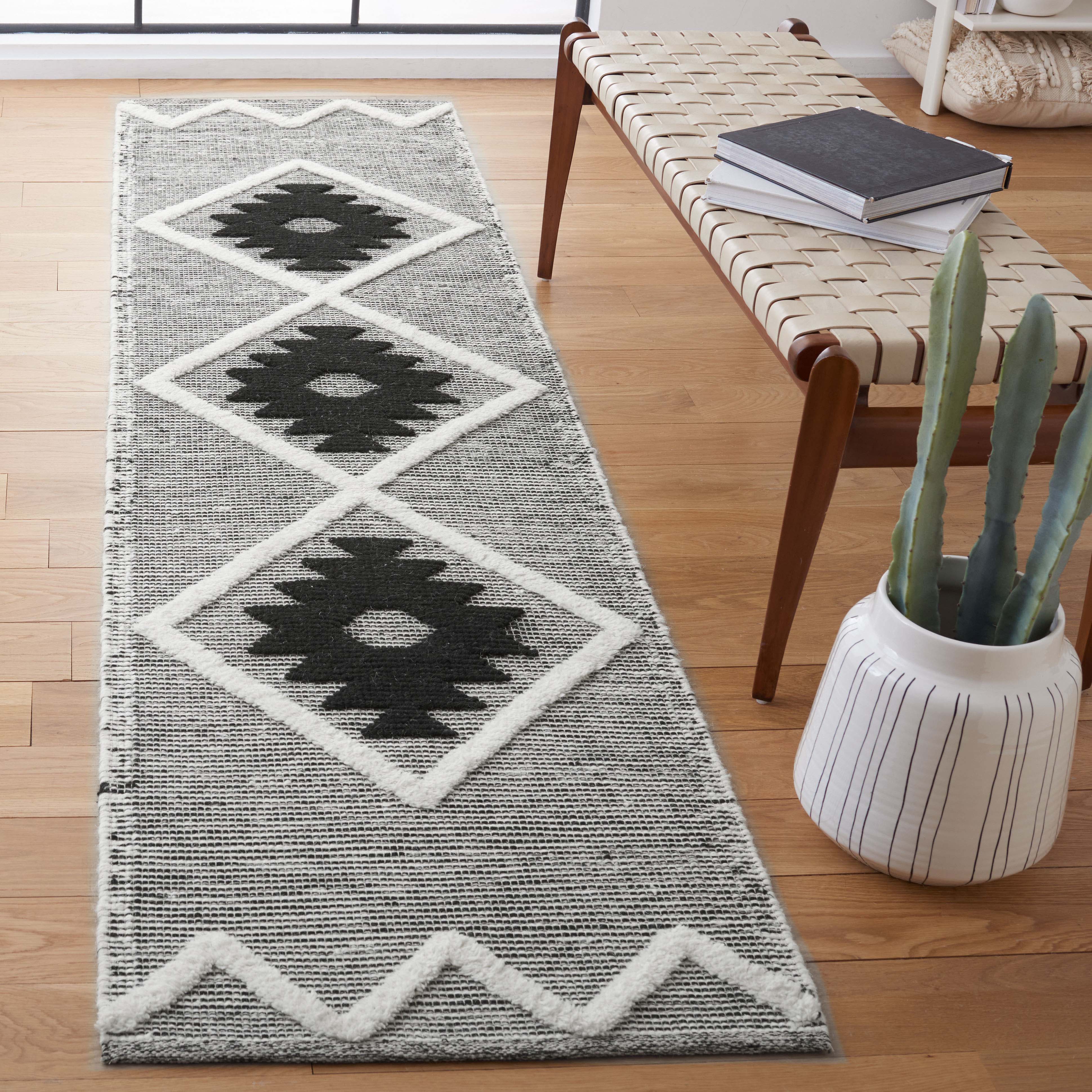 Safavieh Vermont 602 Rug, VRM602 - Black / Ivory