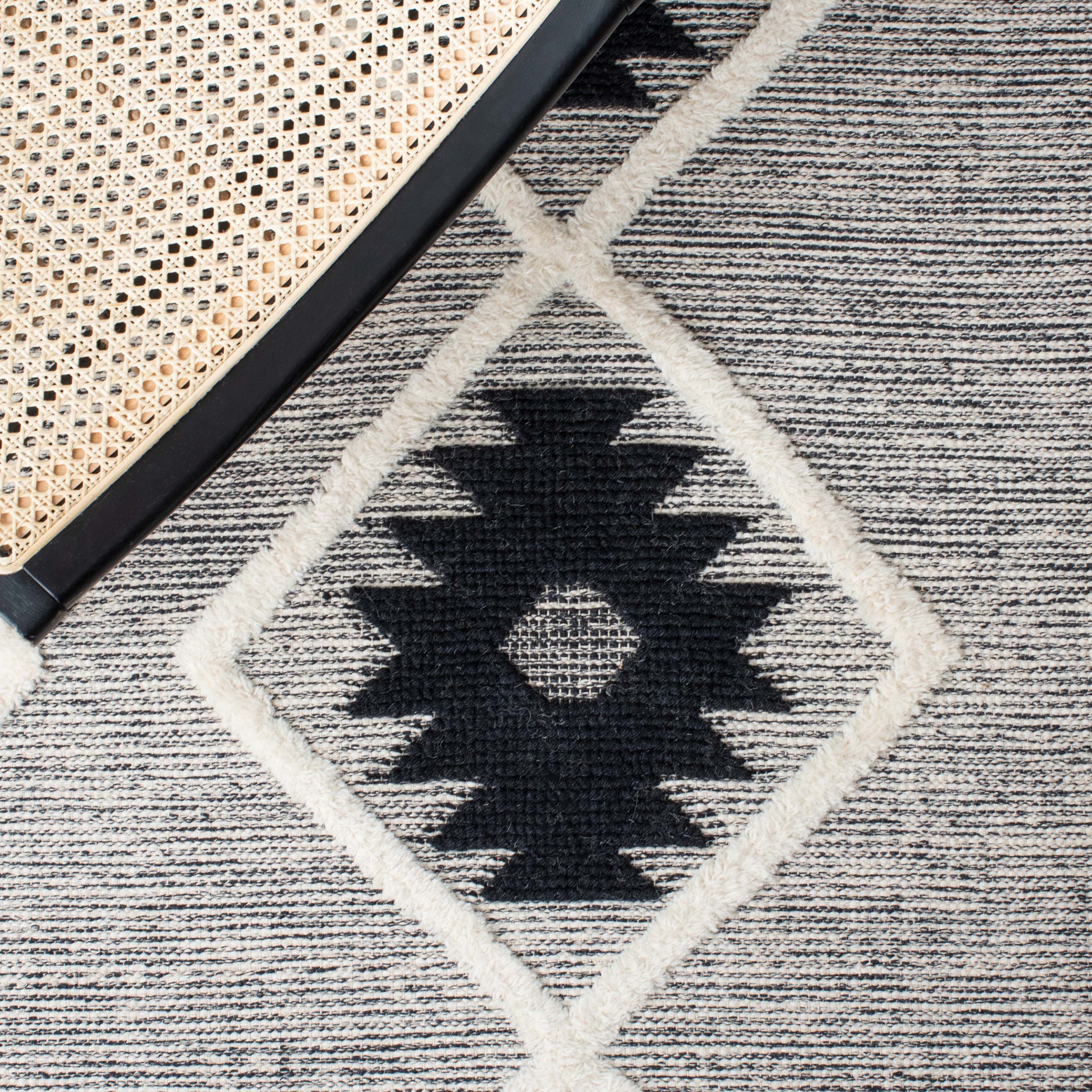 Safavieh Vermont 602 Rug, VRM602 - Black / Ivory