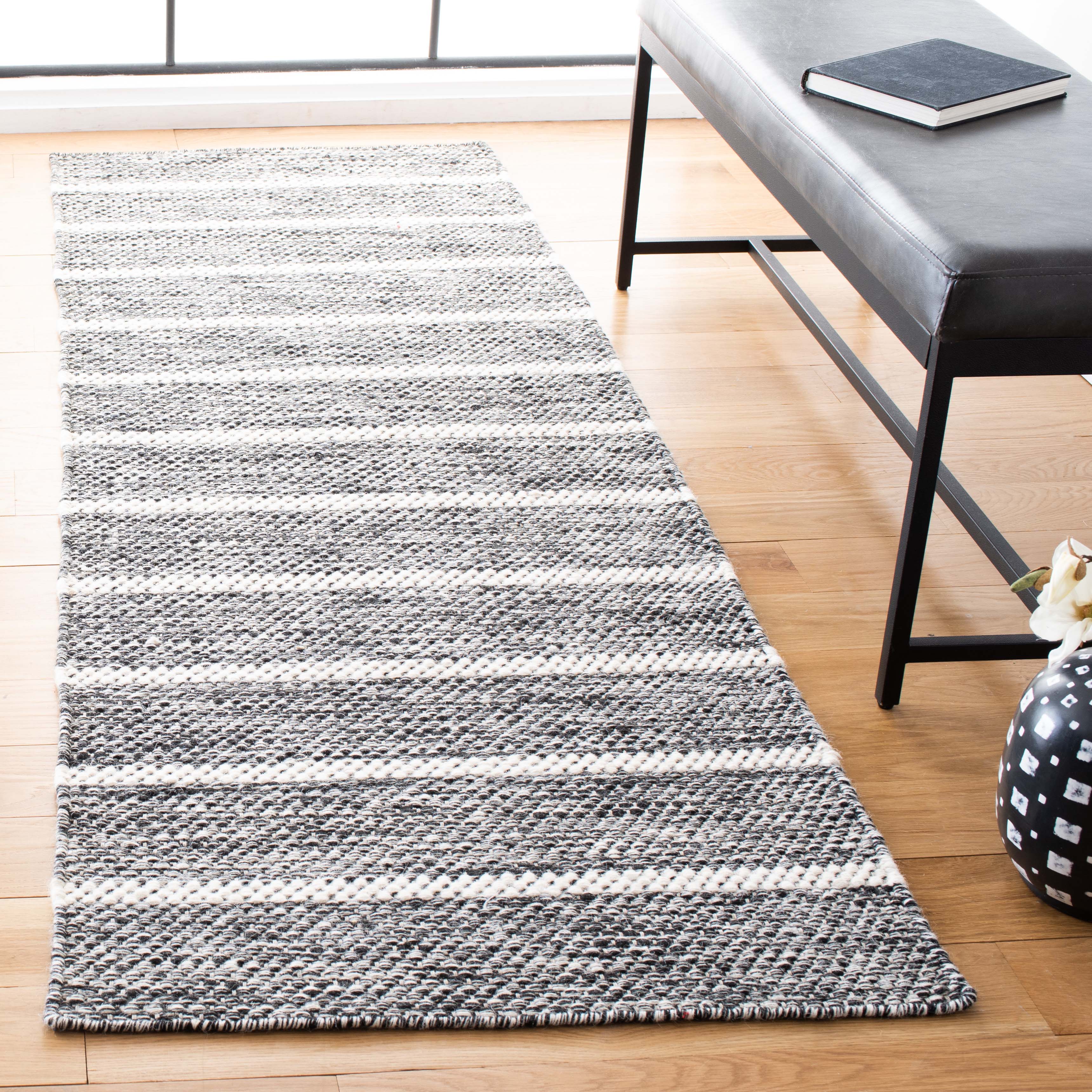 Safavieh Vermont 802 Rug, VRM802 - Black / Ivory