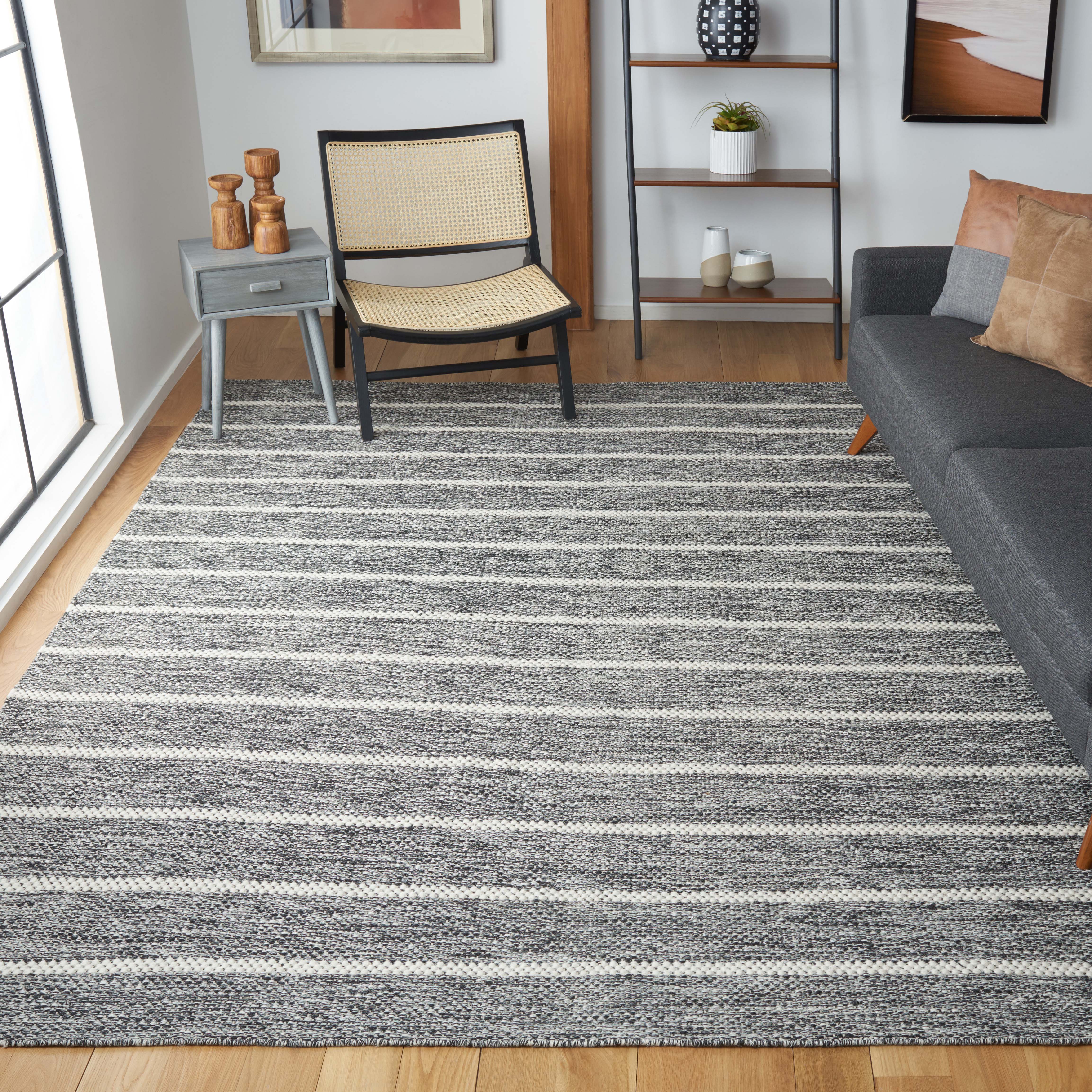 Safavieh Vermont 802 Rug, VRM802 - Black / Ivory