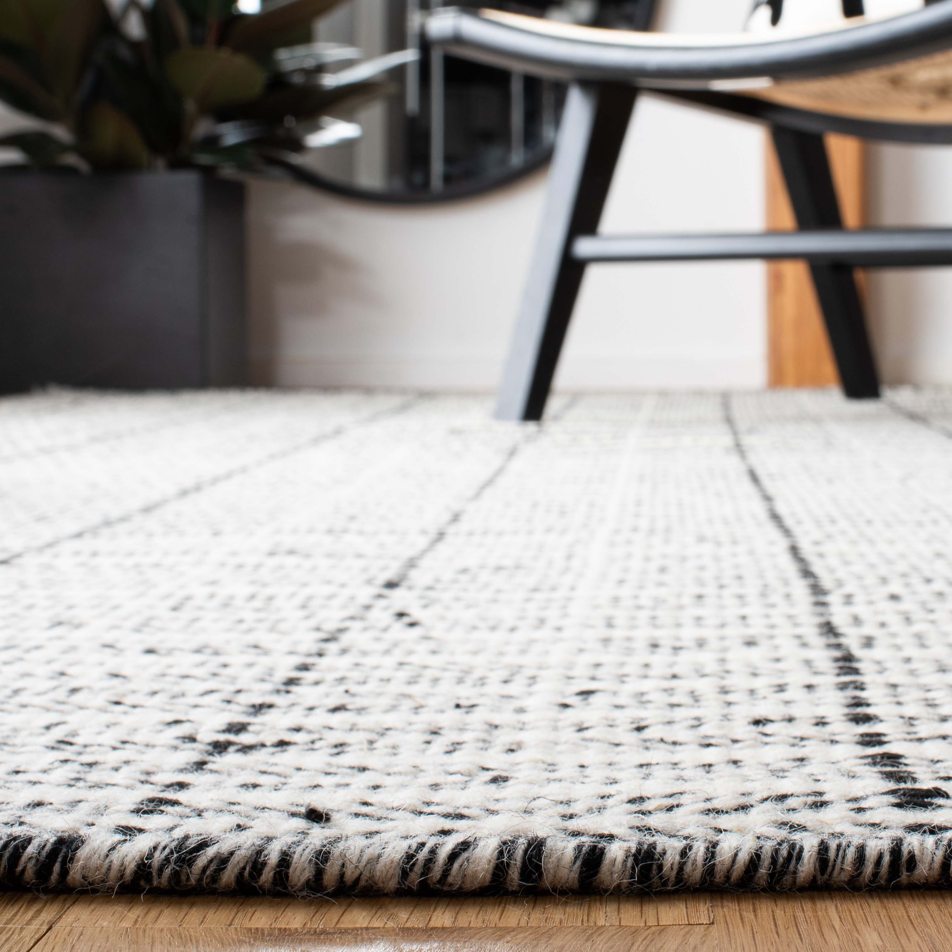 Safavieh Vermont 803 Rug, VRM803 - Black / Ivory