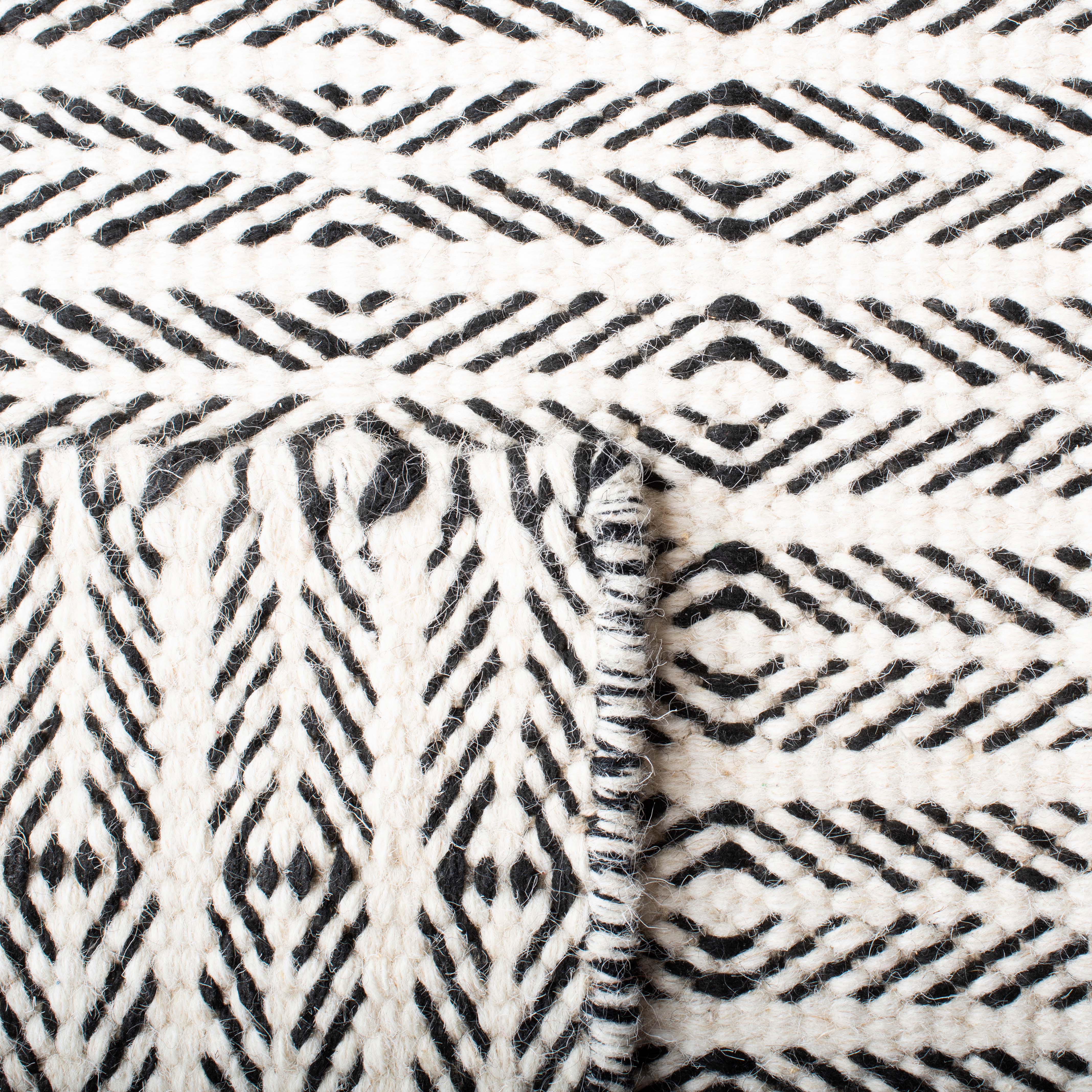 Safavieh Vermont 803 Rug, VRM803 - Black / Ivory