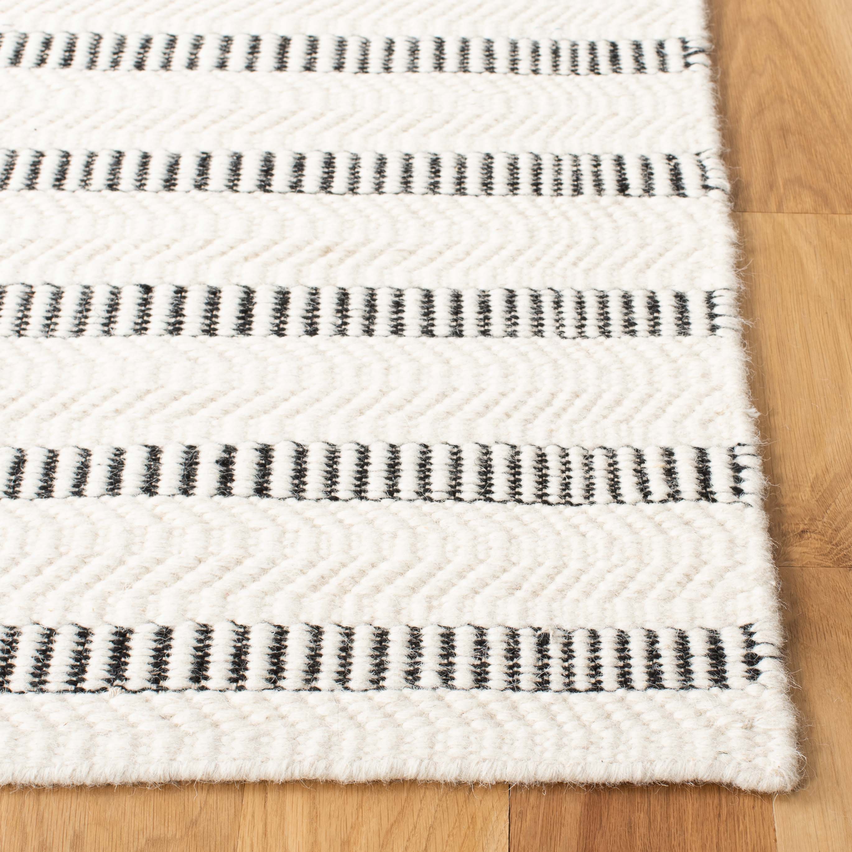 Safavieh Vermont 804 Rug, VRM804 - Black / Ivory