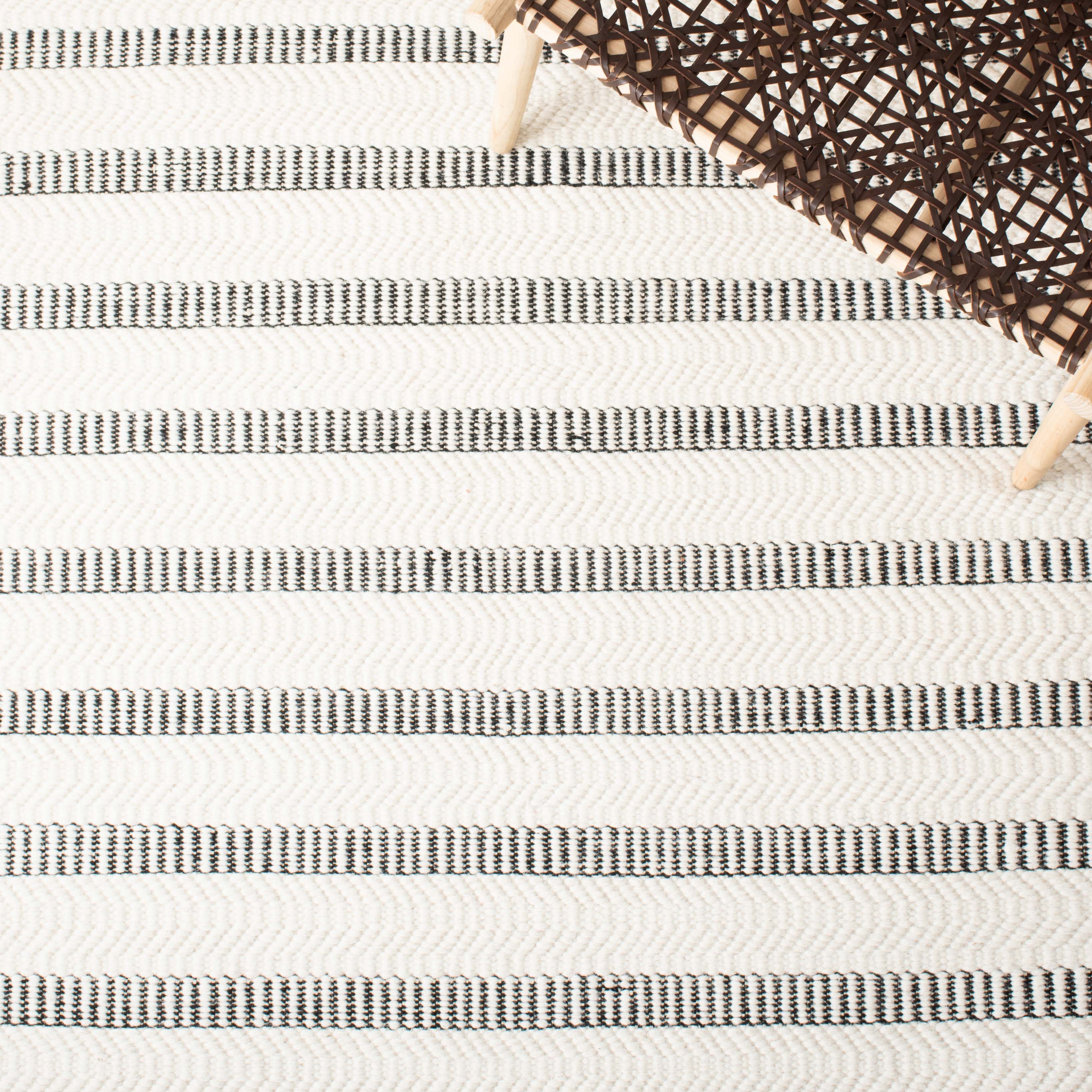 Safavieh Vermont 804 Rug, VRM804 - Black / Ivory
