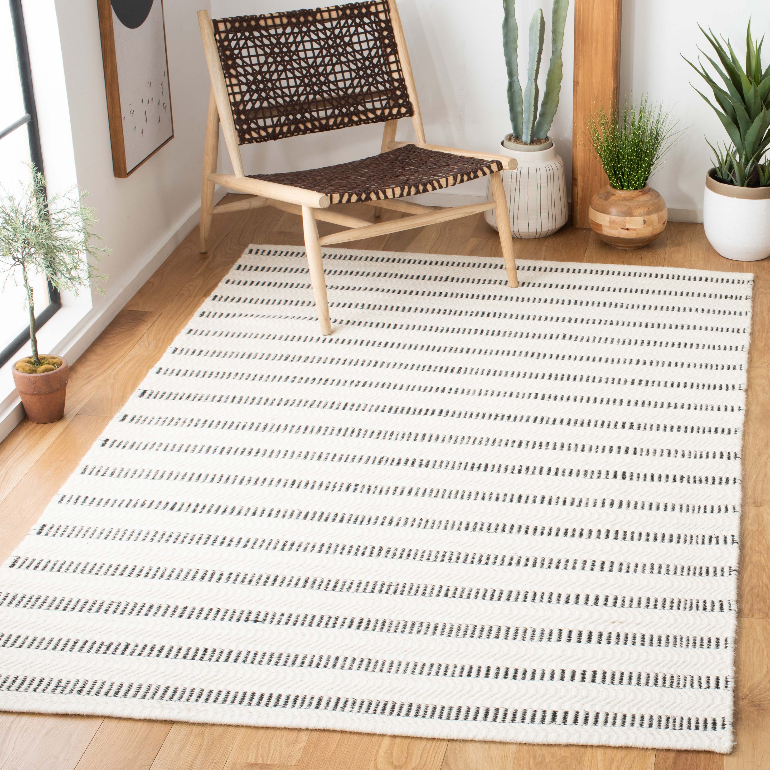 Safavieh Vermont 804 Rug, VRM804 - Black / Ivory