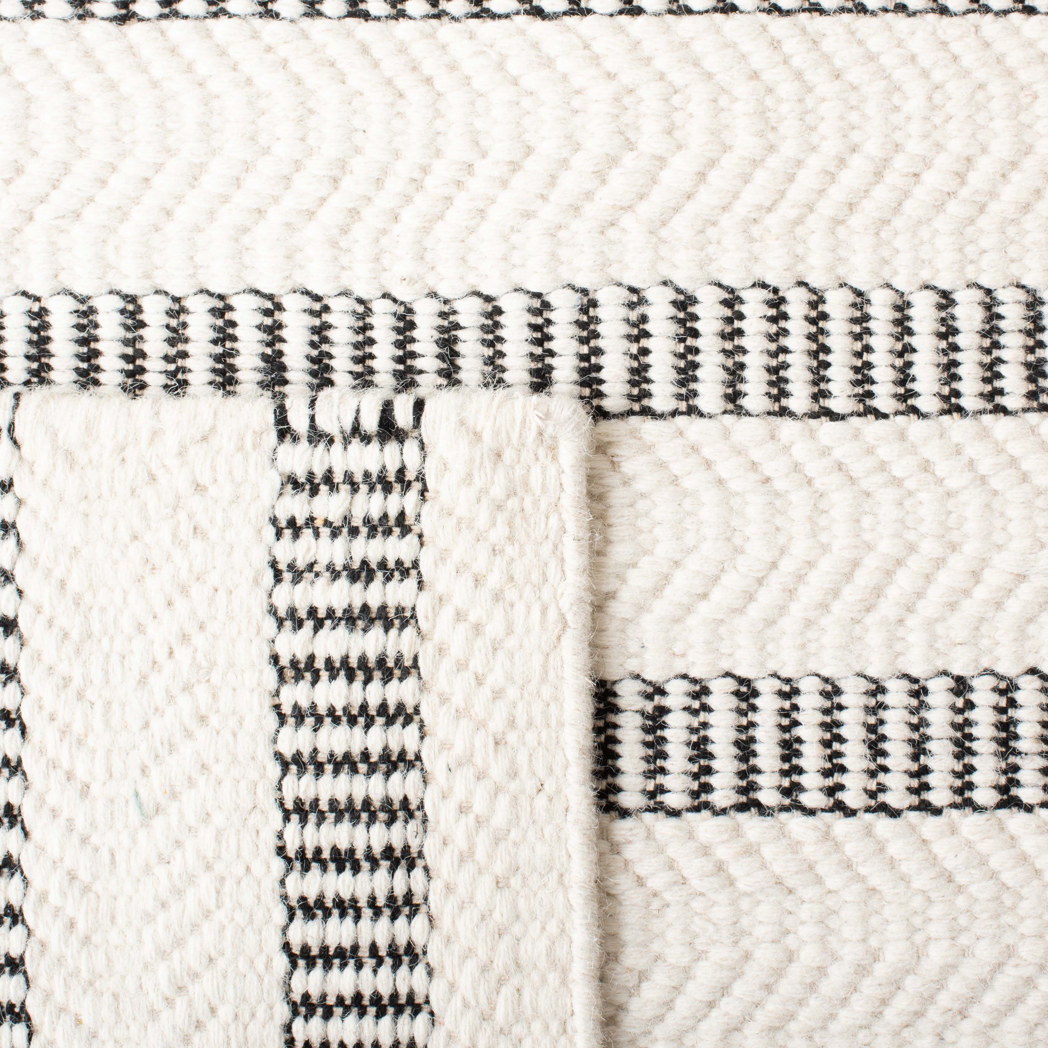 Safavieh Vermont 804 Rug, VRM804 - Black / Ivory