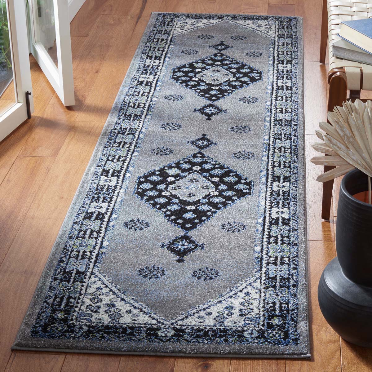 Safavieh Vintage Hamadan 202 Rug, VTH202 - BEIGE / BLACK