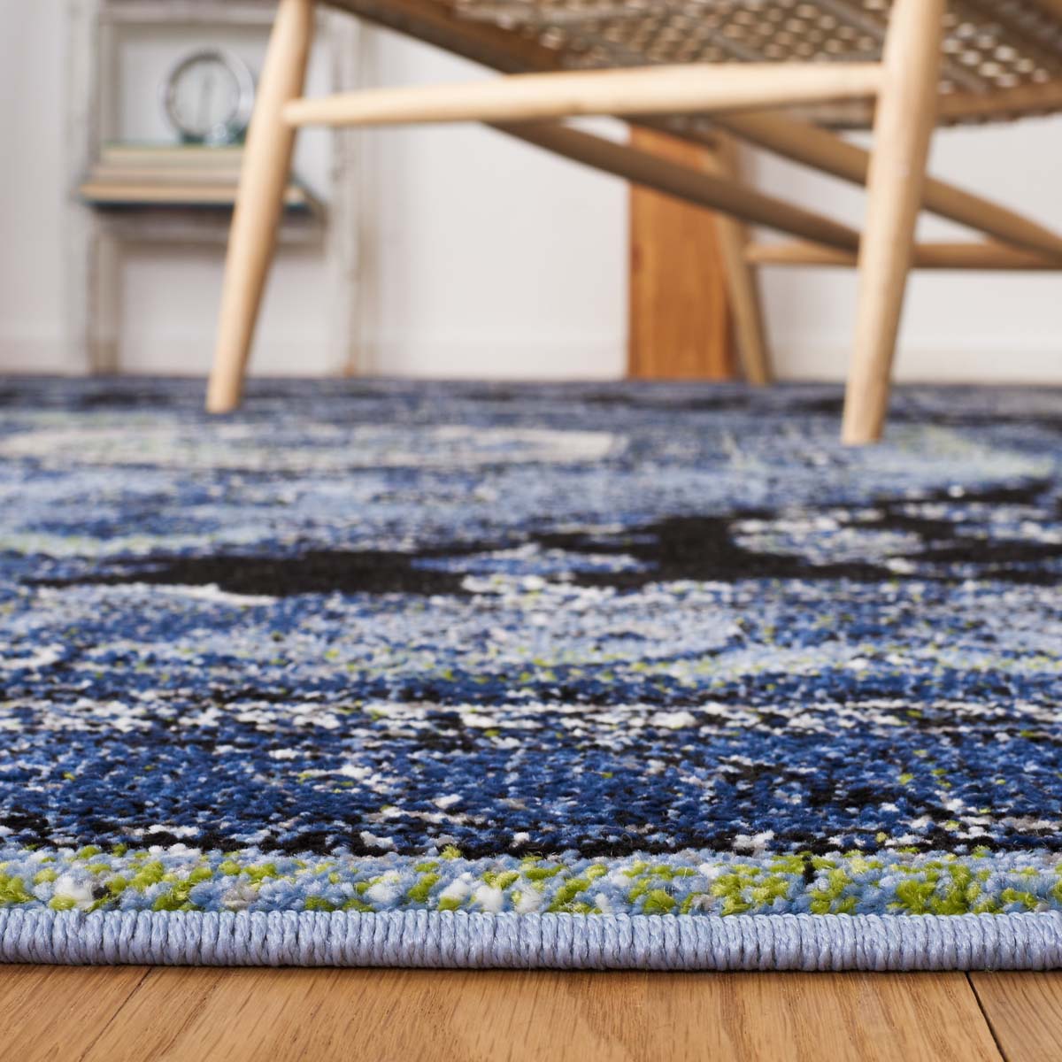 Safavieh Vintage Hamadan 204 Rug, VTH204 - LIGHT BLUE / BLACK