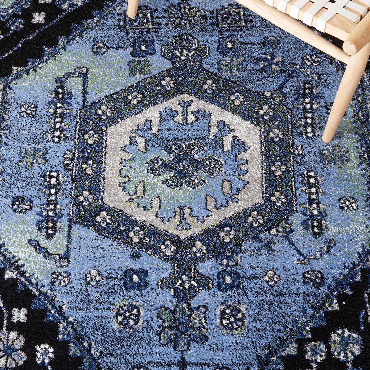 Safavieh Vintage Hamadan 204 Rug, VTH204 - LIGHT BLUE / BLACK