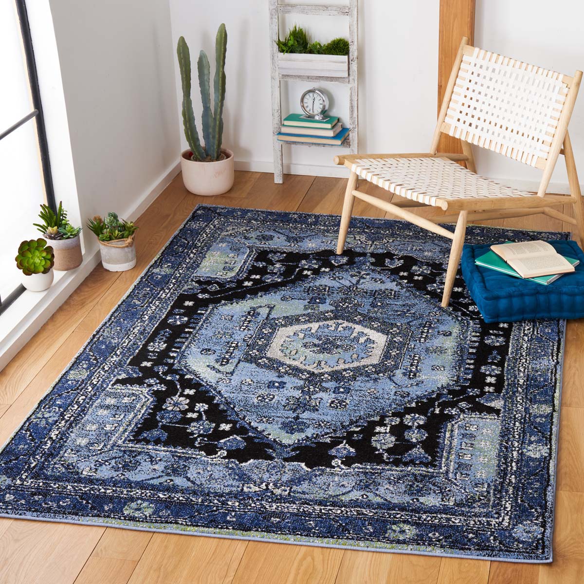 Safavieh Vintage Hamadan 204 Rug, VTH204 - LIGHT BLUE / BLACK