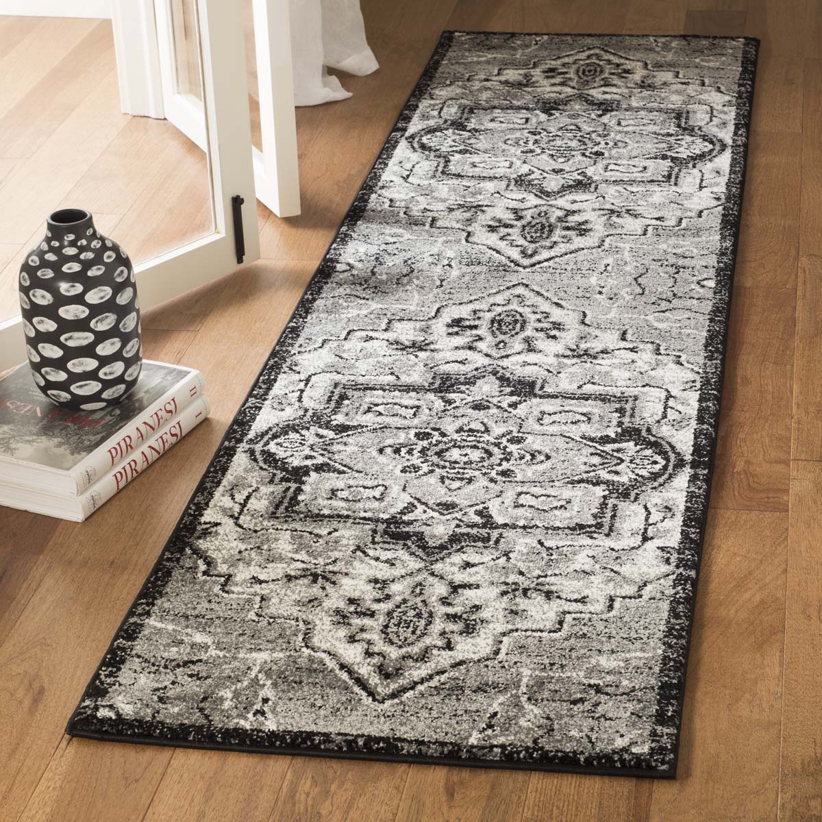 Safavieh Vintage Hamadan 221 Rug, VTH221 - LIGHT GREY / GREY
