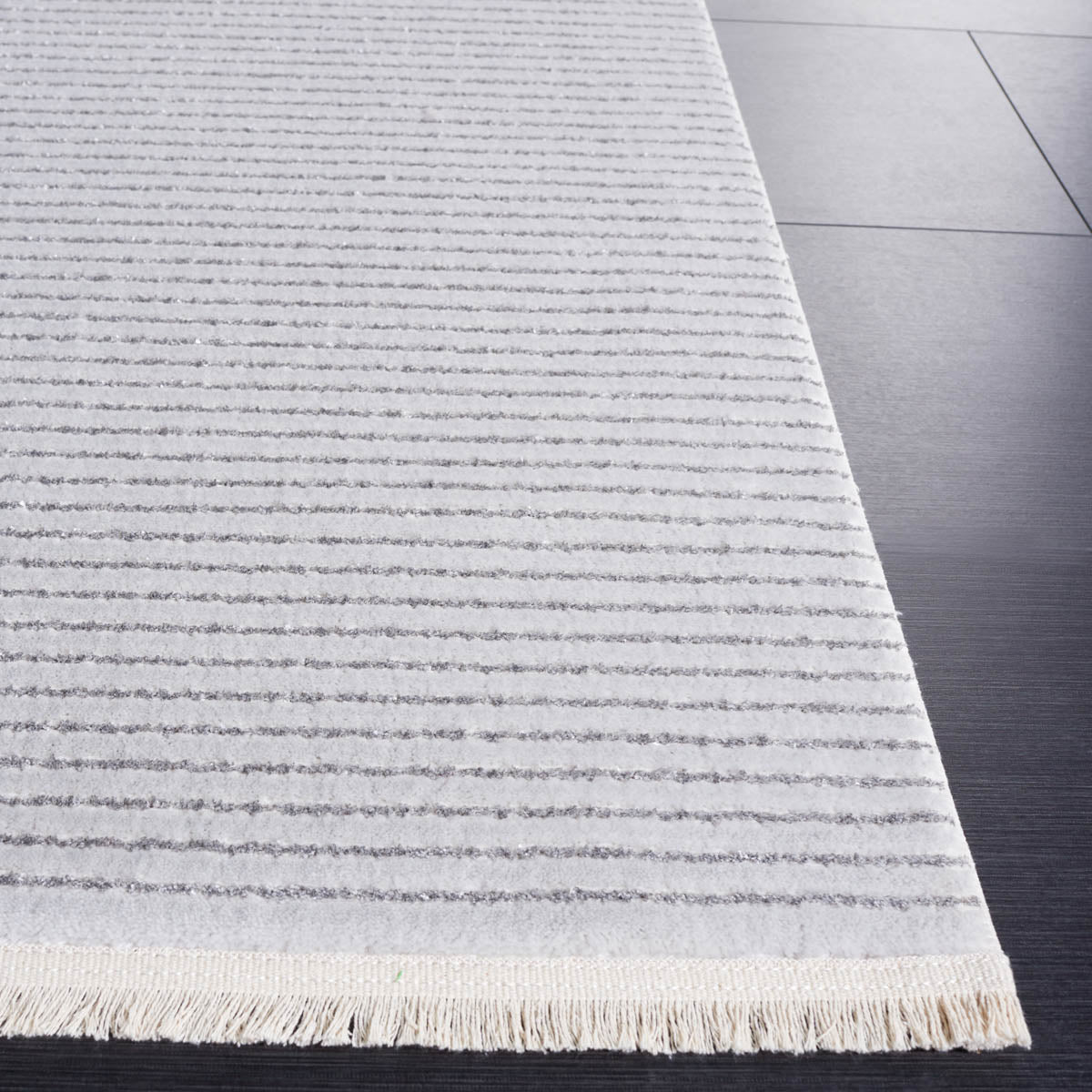 Safavieh Whisper Collection: WHS550F - Grey / Dark Grey