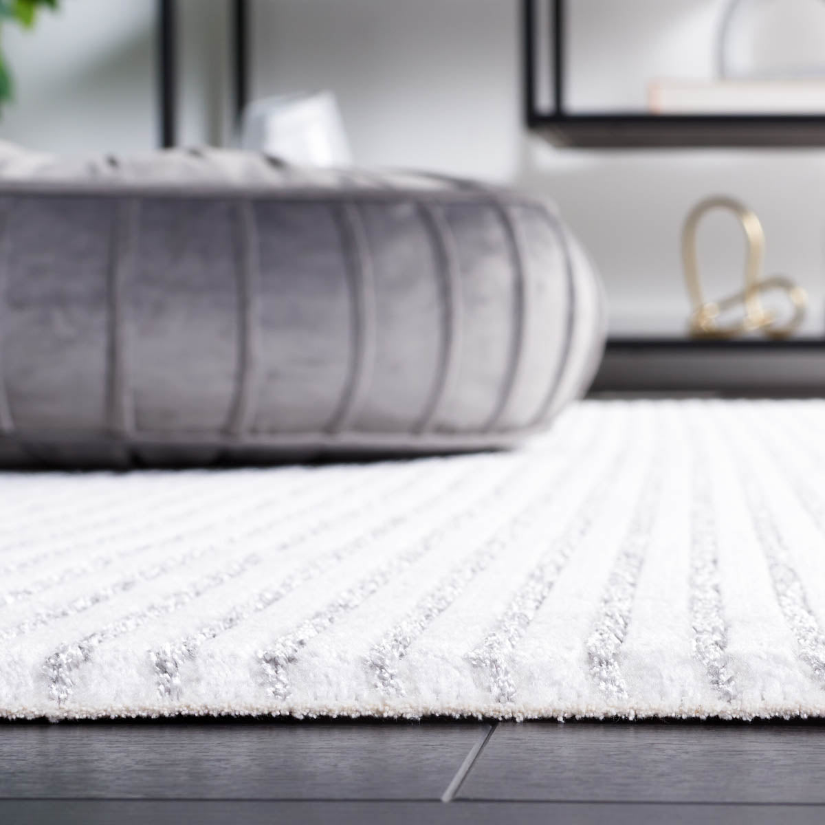 Safavieh Whisper Collection: WHS550F - Grey / Dark Grey