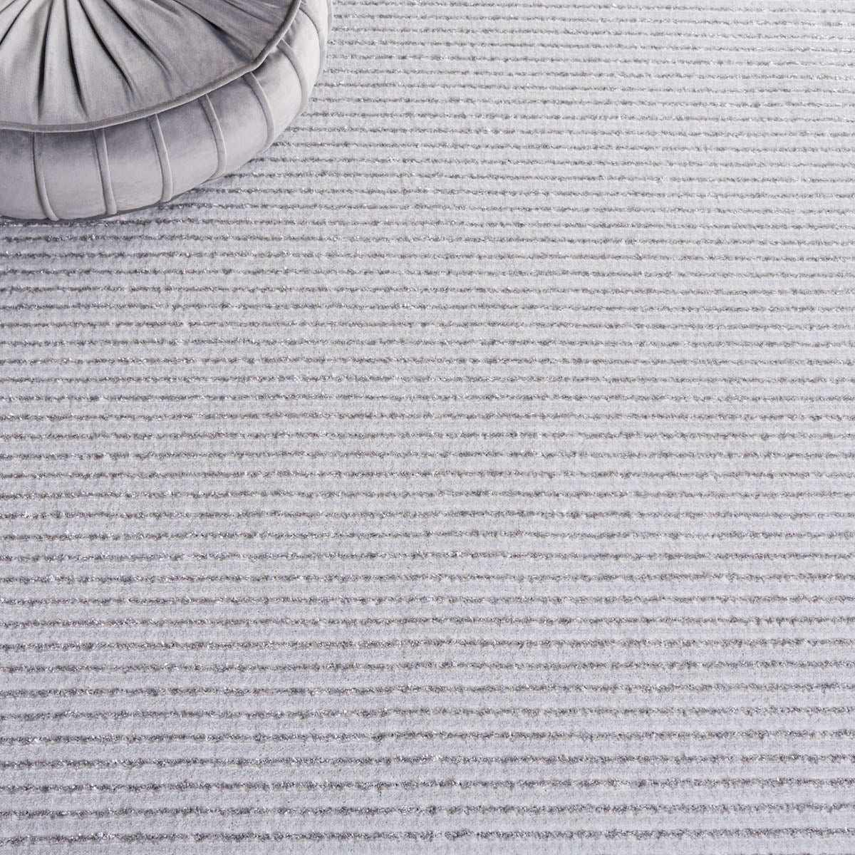 Safavieh Whisper Collection: WHS550F - Grey / Dark Grey