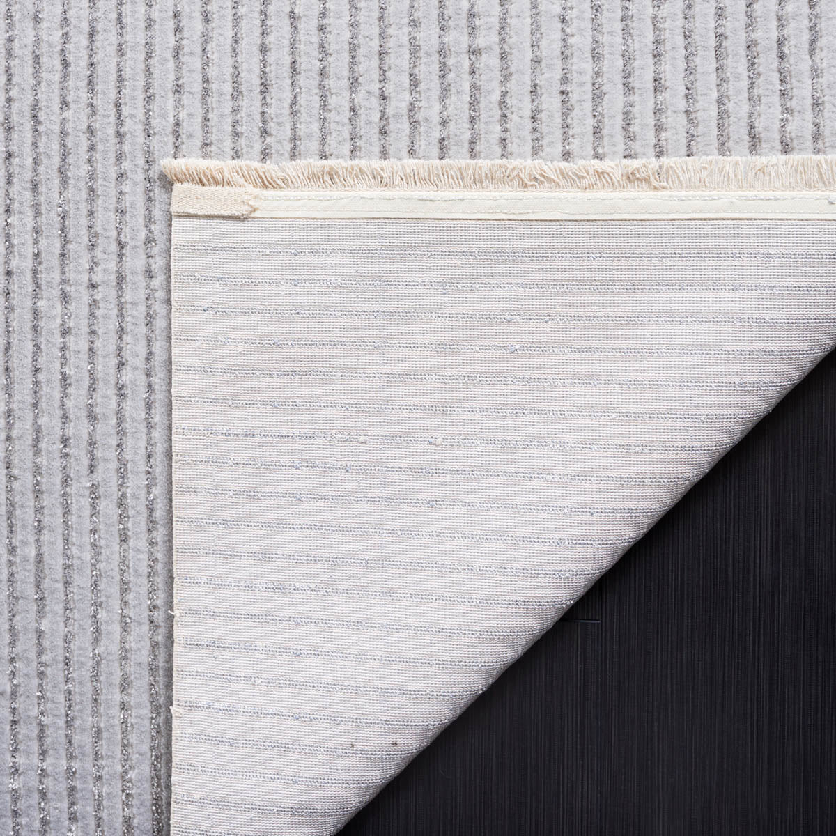 Safavieh Whisper Collection: WHS550F - Grey / Dark Grey