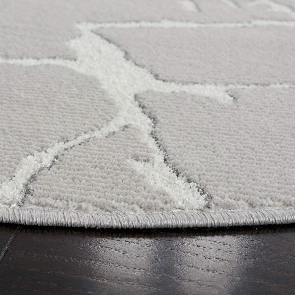 Safavieh Whisper Collection: WHS552F - Grey / Ivory
