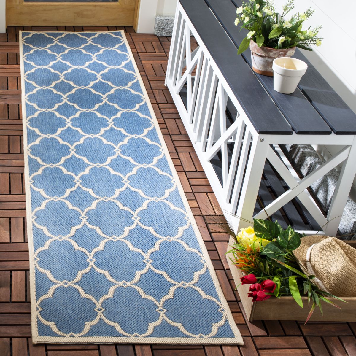 Safavieh Beach House 125 Rug, BHS125 - Blue / Creme