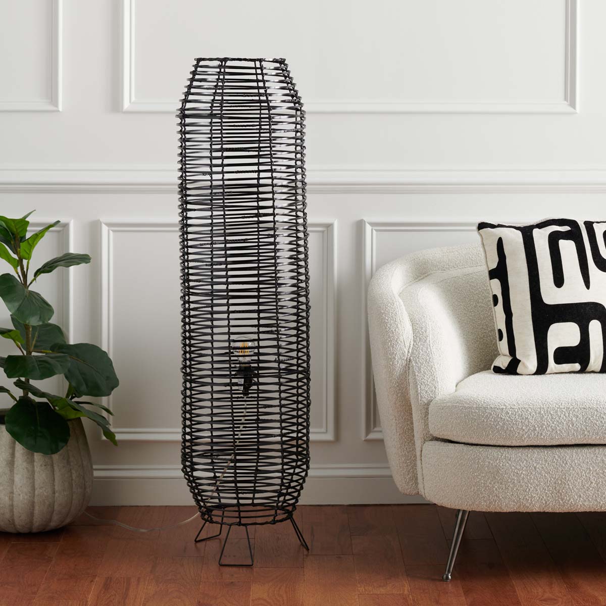 Safavieh Wilde Floor Lamp , FLL9000 - Black