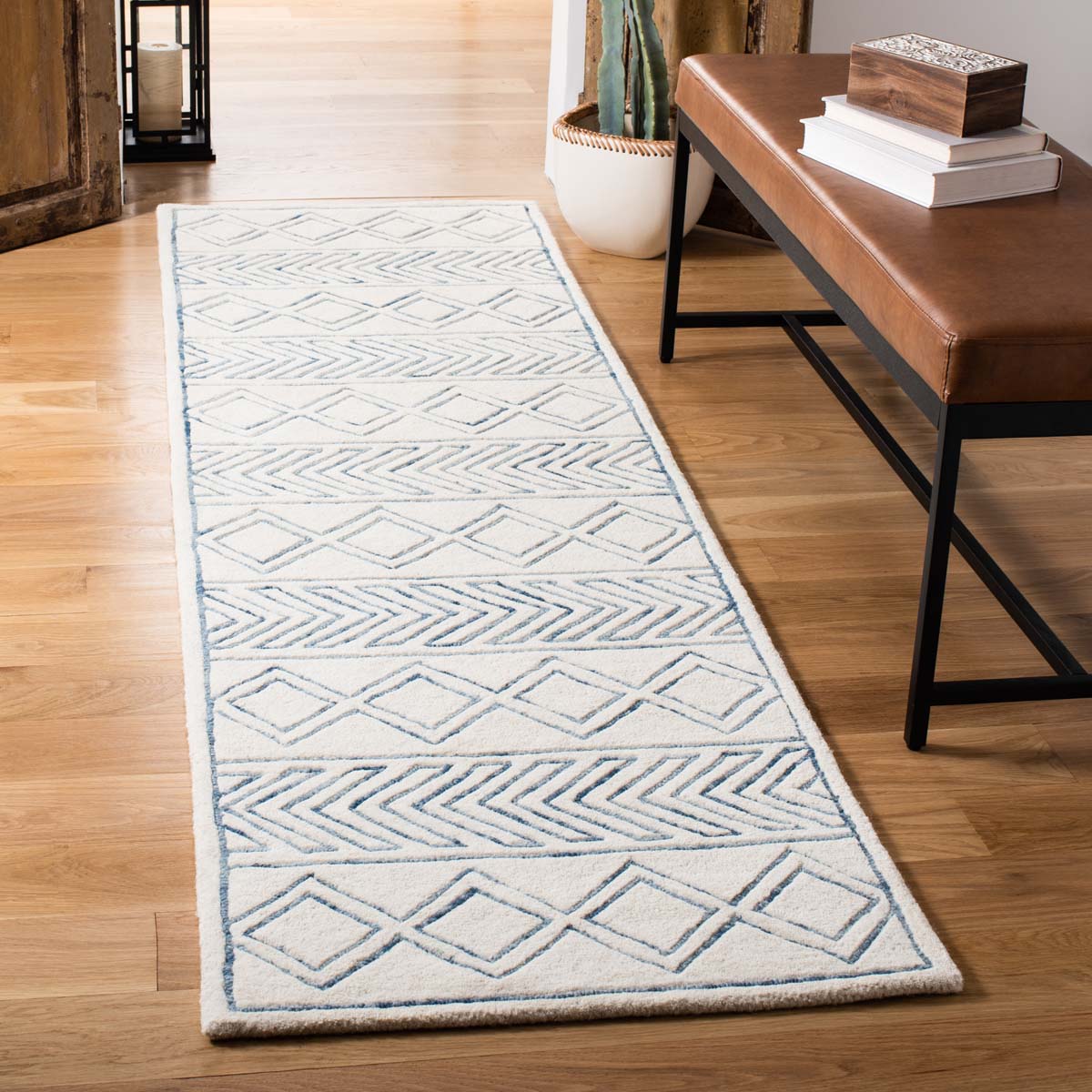 Safavieh Glamour 633 Rug, GLM633 - Ivory / Blue