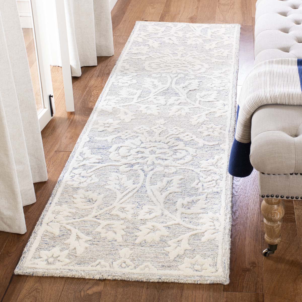 Safavieh Glamour 651 Rug, GLM651 - Blue / Ivory