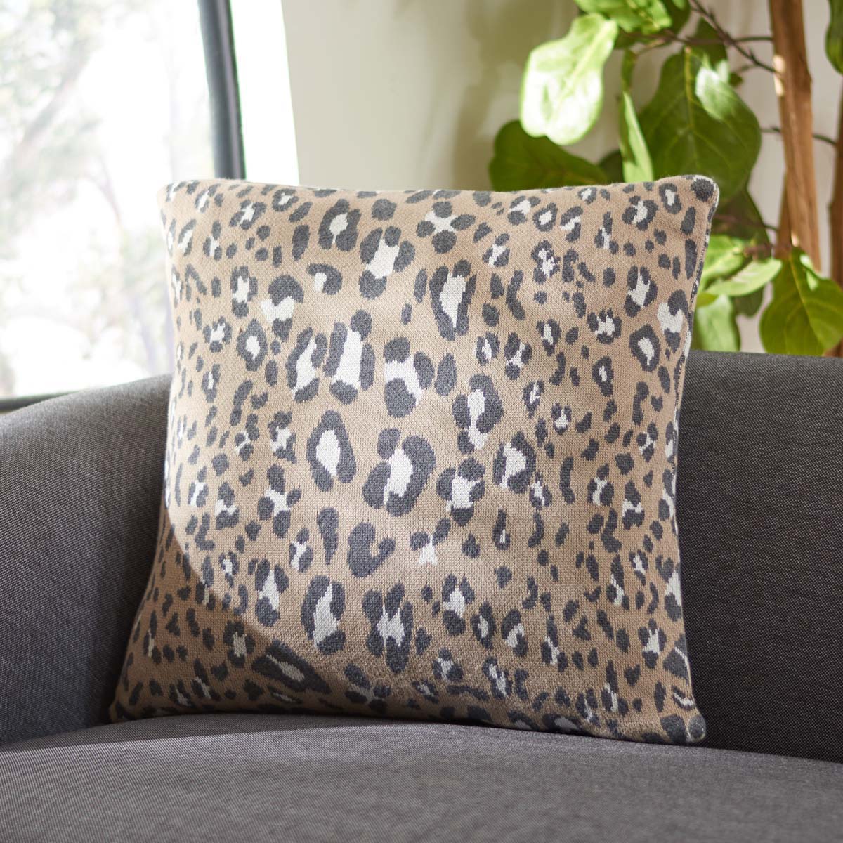Safavieh Gwynn Leopard Pillow , PLS3003 - Beige / Black