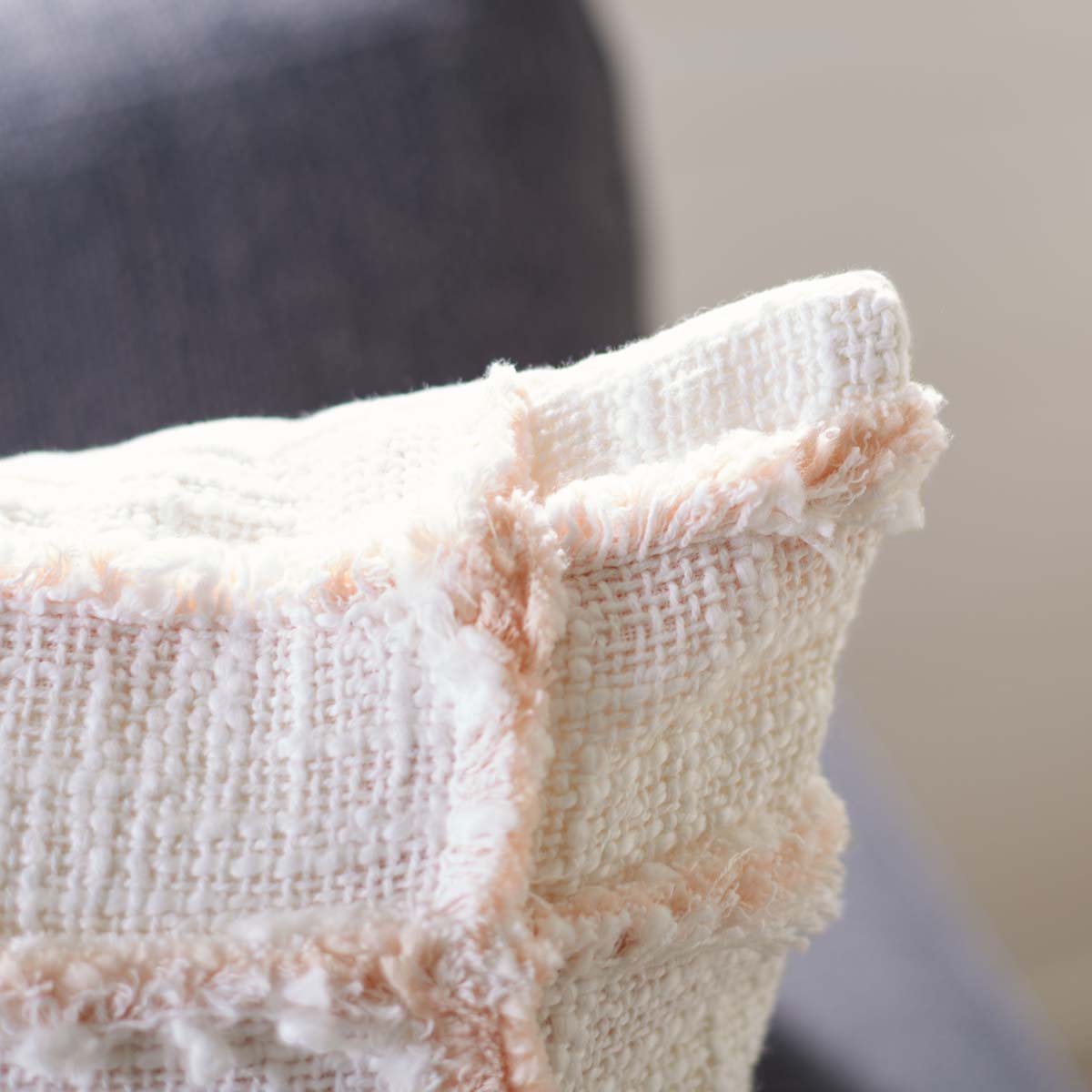 Safavieh Lonis Pillow , PLS6527 - White / Pink