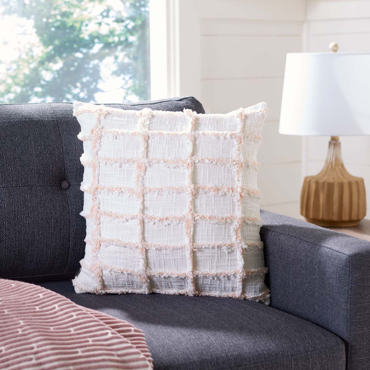 Safavieh Lonis Pillow , PLS6527 - White / Pink