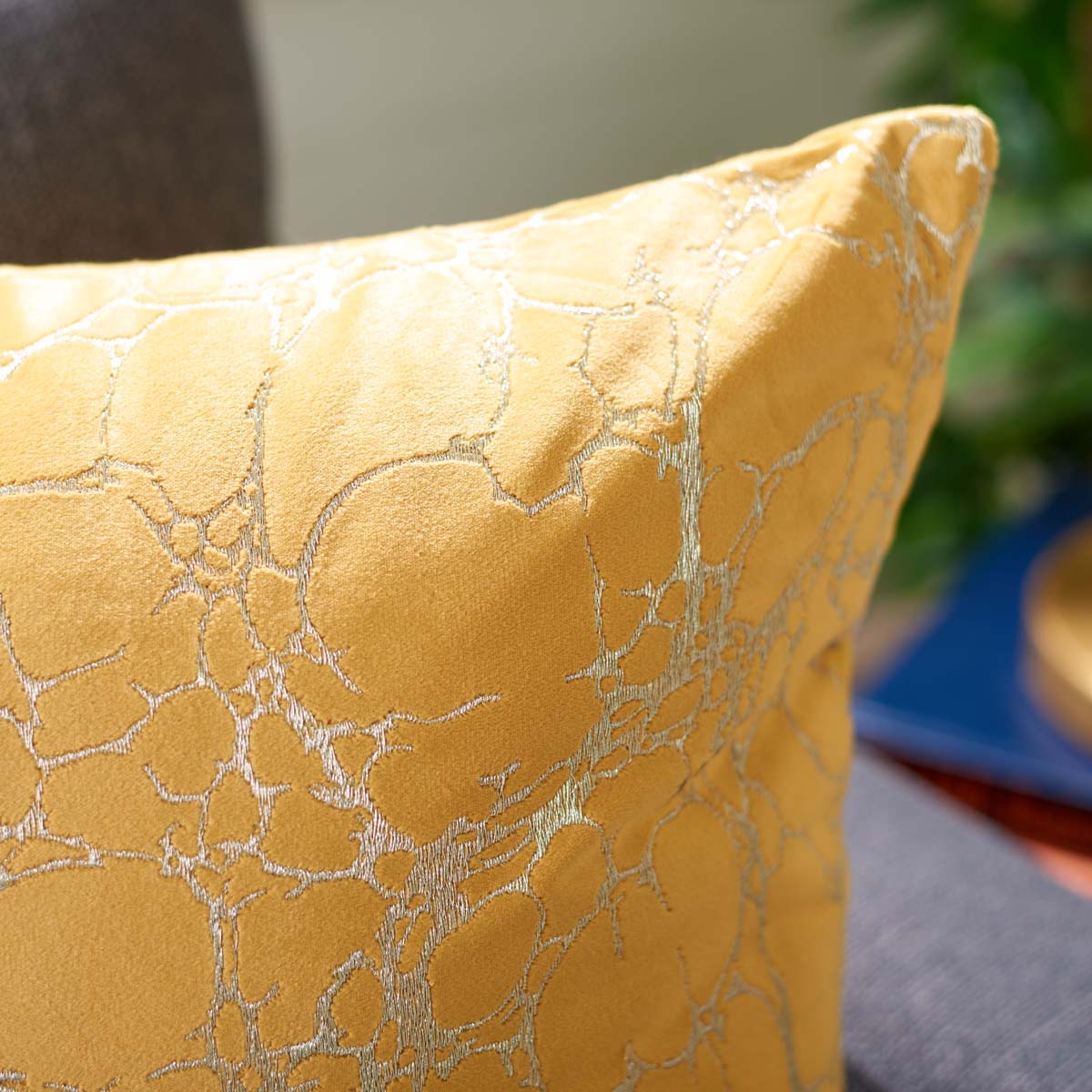 Safavieh Brenla Pillow , PLS6530 - Yellow