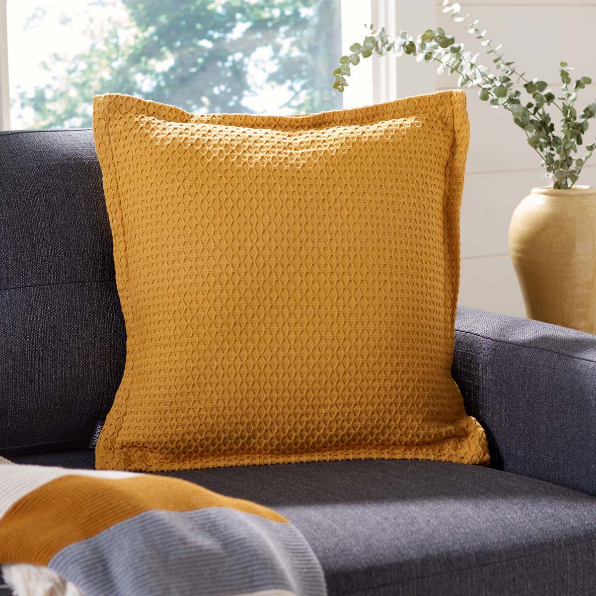 Safavieh Lucina Pillow , PLS6536 - Yellow