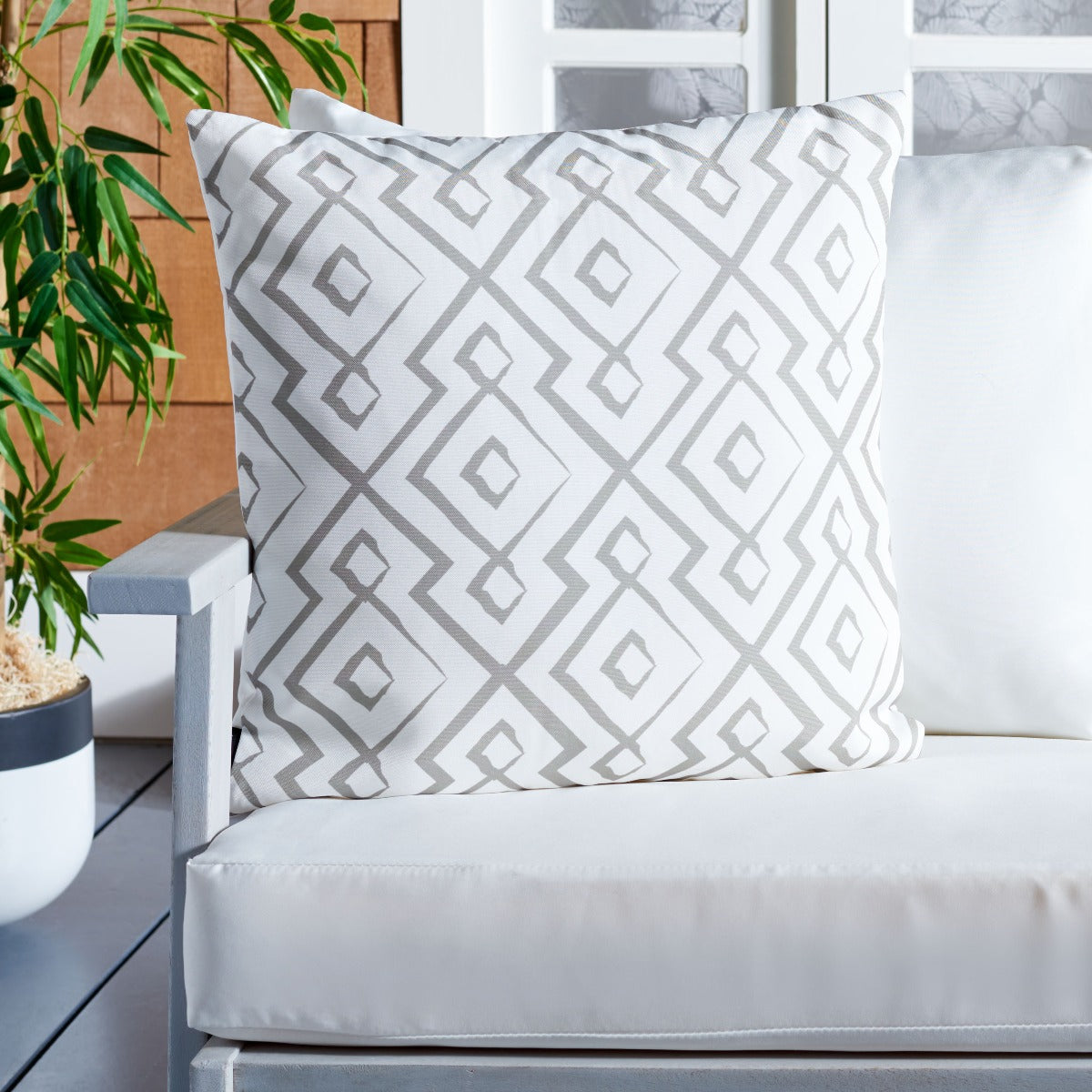 Safavieh Lansana Outdoor Pillow  , PPL260 - Grey & Silver